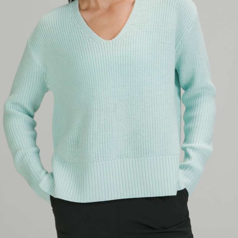 V-Neck Lightweight Knit Sweater in Mint
